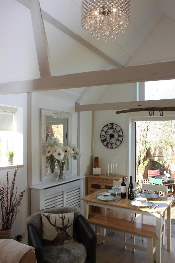 Beautiful Barn Conversion, 3 Bed, Hot Tub, Sauna, Gym, Enclosed Garden Ryde  Exterior foto