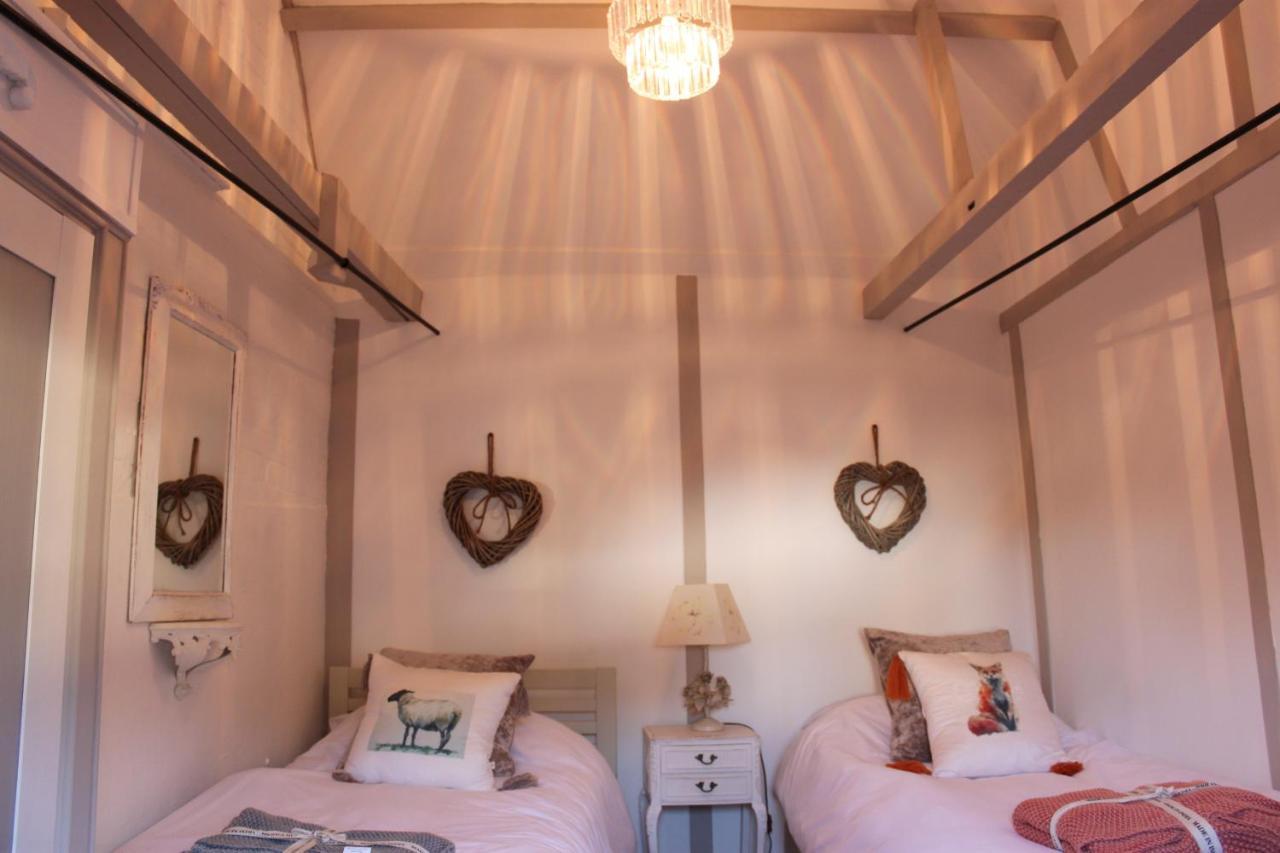 Beautiful Barn Conversion, 3 Bed, Hot Tub, Sauna, Gym, Enclosed Garden Ryde  Exterior foto